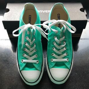 NWOT Converse Menta Chuck Taylor Low Tops